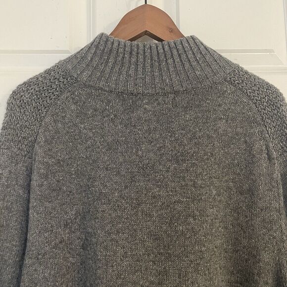 Banana Republic Sweater - Picture 5 of 8